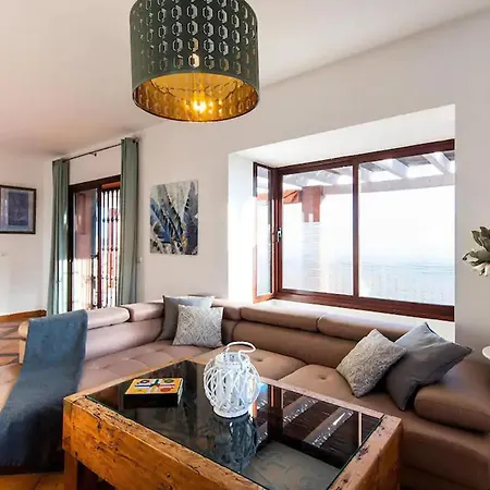 Awesome In With House Sea View